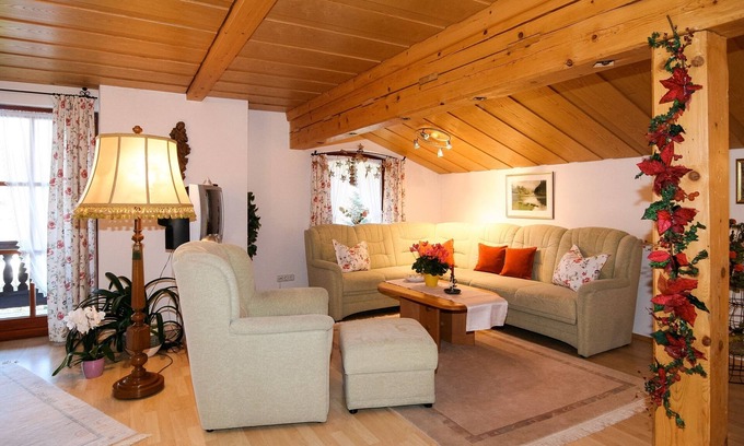 Ruhpolding Apartment | Ferienwohnung Rauschberg 66qm, Balkon, Kochn., 1 Schlafz., 1 Wohnz., Nr. 4, Wlan