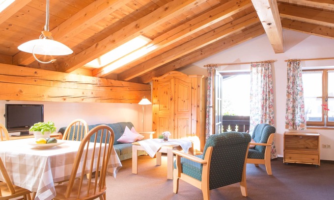 Inzell Apartment | Ferienwohnung "Rauschberg" für 4 Personen, 1 Schlaf- und 1 Wohn/Schlafzimmer, 52 m²