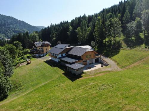 Arriach Apartment | Ferienwohnung Steinacherhof