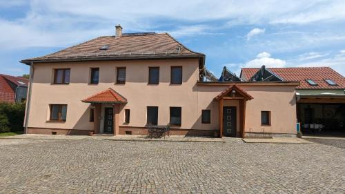 Goeda Apartment | Ferienwohnungen auf einem rustikalen 3 Seitenhof
