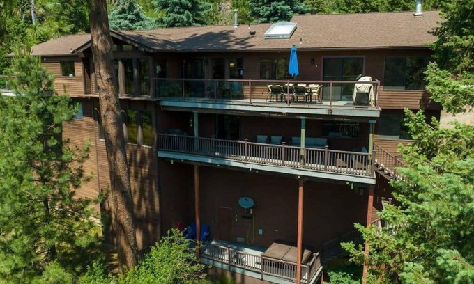 Coeur d'Alene House | Fernan Lake Lodge | Great lake view close to town