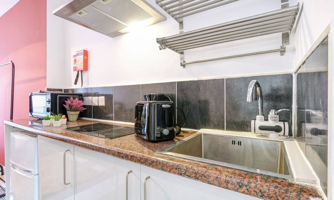 Sudbury Apartment | Fernbank Rooms Sudbury Hill, Harrow Self-Contained Studios with En-Suite - Apt03