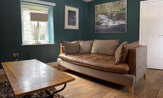 Richmond House | Fernlea Mews, luxury 2 bed 2 bath holiday home, central Richmond, Swaledale