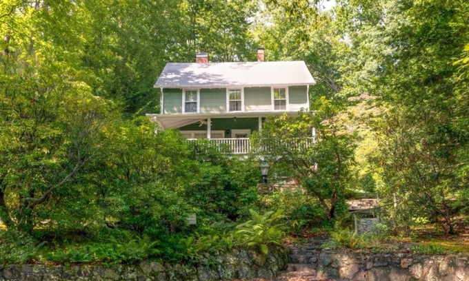 Montreat House | Fernledge | Peaceful & Pet-friendly 5BR Mountain Cottage