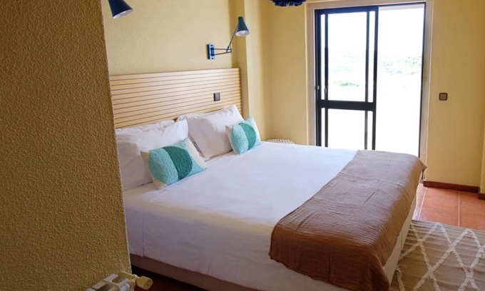 Praia das Macas House | Few Minutes' to Macas Beach! Ocean View, Free Parking, Pets are Welcome!