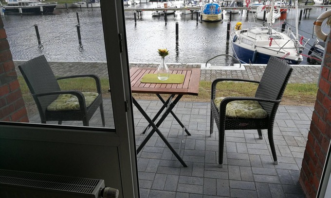 Ueckermuende Apartment | FEWO für 2 Pers. "Hafenblick 2" Ueckermünde, Stettiner Haff, Ostsee, direkt Yachthafen