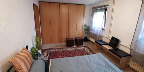 Kassel House | FeWo Kassel,1 Doppelzimmer mit privater Küche Bad WC und Garten