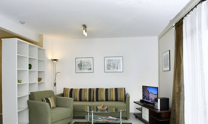 Bad Endorf Apartment | FeWo Schlosssee, 62 qm Erdgeschoss, 1 separates Schlafzimmer