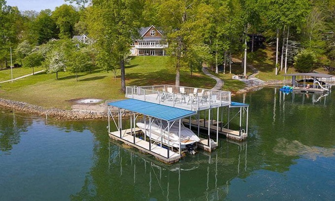 La Follette House | Field of Dreams HUGE 6500 SQ Ft Dream Retreat Flat Shoreline in Deerfield Resort
