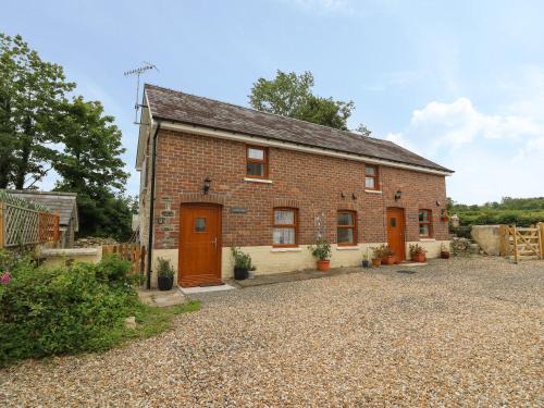 Llanybydder House | Field View