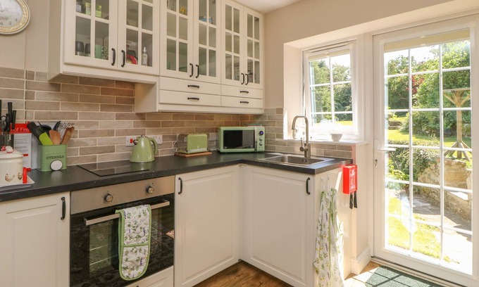 Leyburn Cottage | FIELDFARE LODGE, romantic, character holiday cottage in Middleham