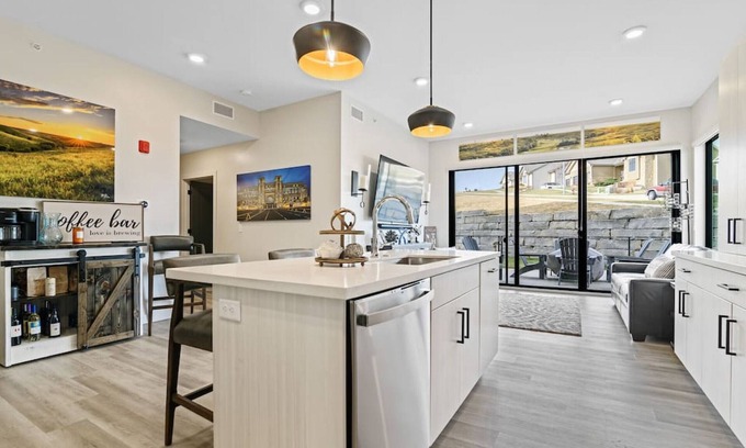 Manhattan Condo | Fieldhouse | MHK - A Colbert Hills Luxury Retreat