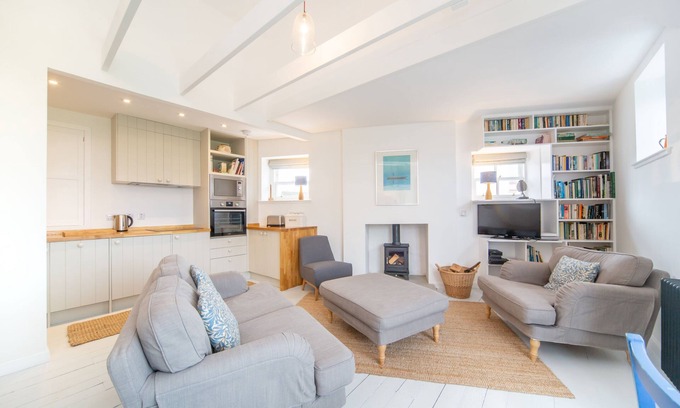 Pittenweem Cottage | Fig Cottage is a traditional cottage with a modern twist