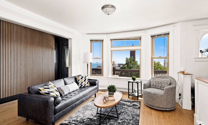 Central Hillside Condo | Fika Condo | Downtown Retreat | Near Canal Park