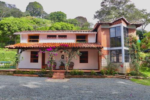 Copacabana House | Finca Hotel Recinto de la Gruta