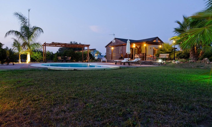 Alhaurin el Grande Cottage | FINCA LOS SUEÑOS. BEAUTIFUL WOODEN HOUSE