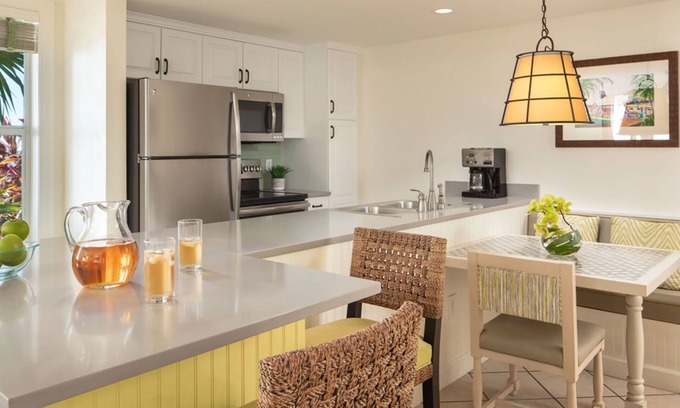 Old Town Resort | 𝐅𝐢𝐧𝐝𝐢𝐧𝐠𝐌𝐞𝐢𝐥𝐢 Waterfront Sunset Harbor Resort, DUVAL STREET+Amenities