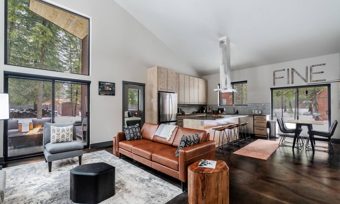McCall House | FINE PINE PLACE in town/luxury modern/wow kitchen/whole house/yes dogs!