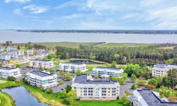 Long Neck Condo | Finest on the Fairway - 3/2 Penthouse in the exclusive Peninsula Community
