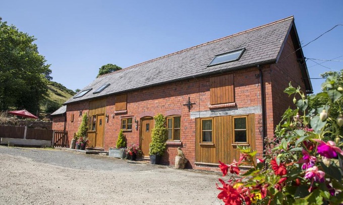 Llangollen House | Finest Retreats - 2 Bed Llangollen Cottage - Sleeps 4