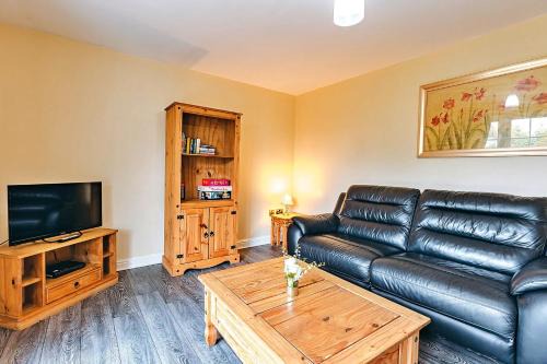 Eaton Mascott House | Finest Retreats - Netley Hall - Honeysuckle