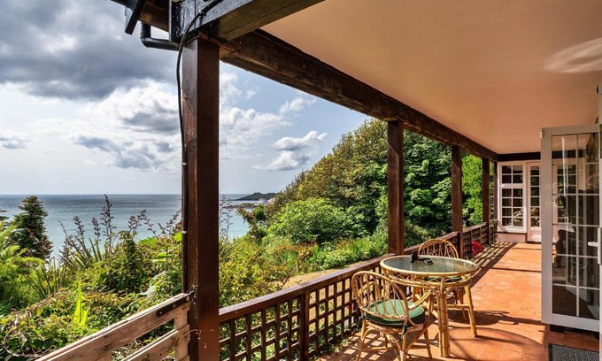 Coverack House | Finest Retreats - Tregatreath
