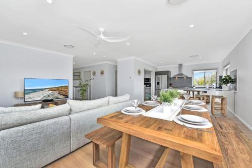 Caves Beach House | Finns at Caves Beach Resort