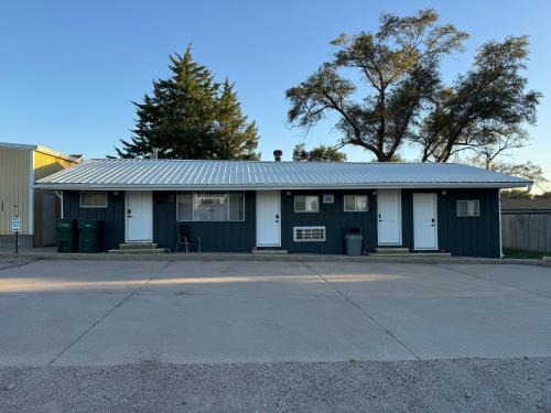 Downs Hotel | Fins and Feathers Lodge