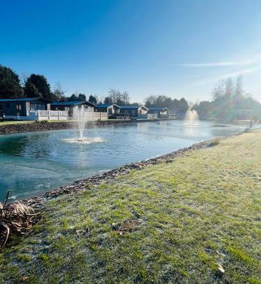Allerthorpe House | Fir Tree Lodge with Hot Tub