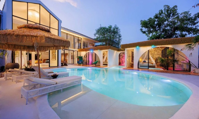 Wattana Villa | "FIRA Villa" Unique Water-themed Bedrooms in Sukhumvit, Bangkok