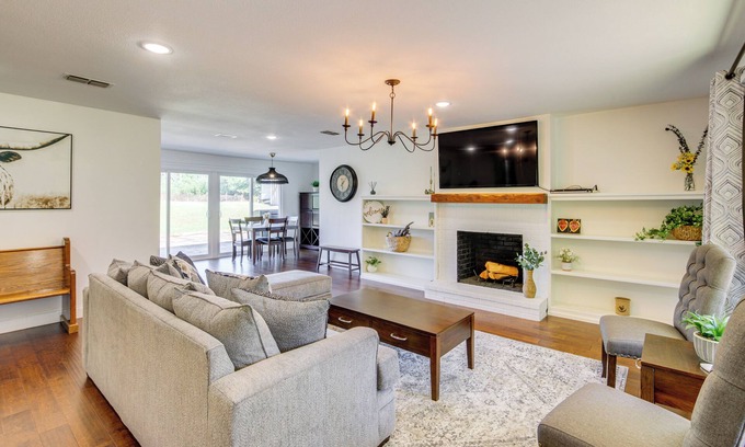 Tyler House | Fire Pit & Grill: Tyler Home on 5 Acres!