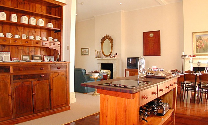 North Adelaide Hotel | Fire Station Inn Penthouse Spa Apartment