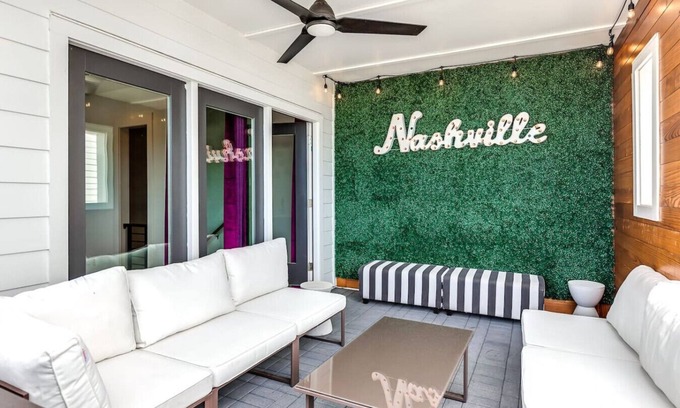 East Nashville House | First Down, Last Call Sleeps 22 1 Mi to Nissan!