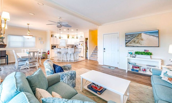 South End Condo | First-Floor Beachfront 4BR, Dog-Friendly-Sleeps 12 w/Deck, Grill & Beach Cart!