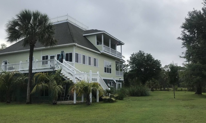 Meridian House | Fish crab off private dock/ hot tub golf cart outdoor kitchen kayaks and more!