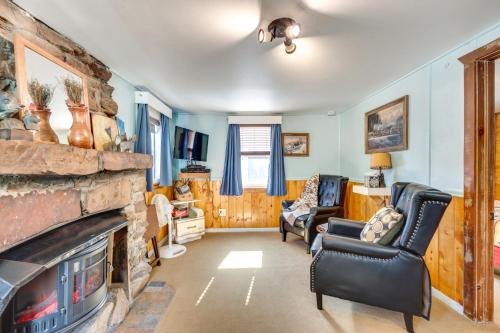 Drake House | Fish, Hike and Unwind Drake Cabin with Hot Tub!