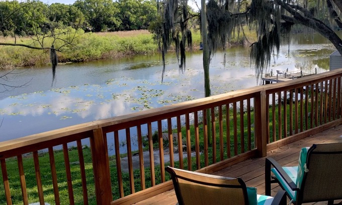 Polk City House | Fisherman's Paradise Quiet Country style Lake Home only 20 miles from Disney!!