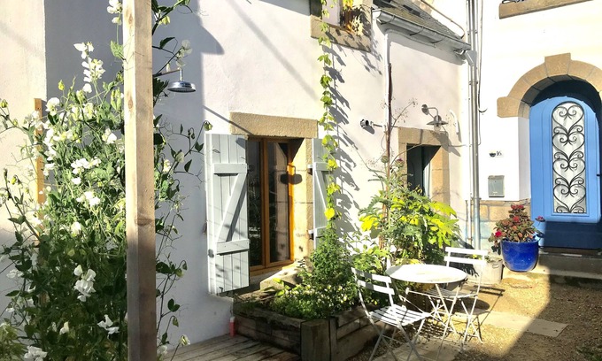 Treboul Cottage | Fisherman’s Cottage | Your Cozy & Snug Seaside Retreat