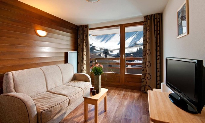 Hauteluce Apartment | Fitness, swimming pool, terrace, balcony, tv, 38m², Les Saisies