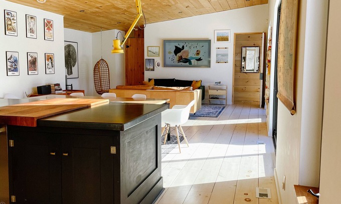 Hillier House | Fitzroy Fieldhouse - Midcentury Modern, Bikes, Near Wineries