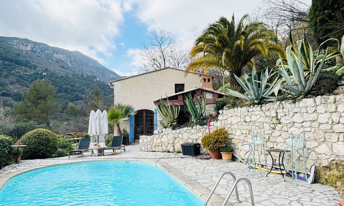 Saint-Jeannet Villa | Five Bedroom Villa with Pool in charming village