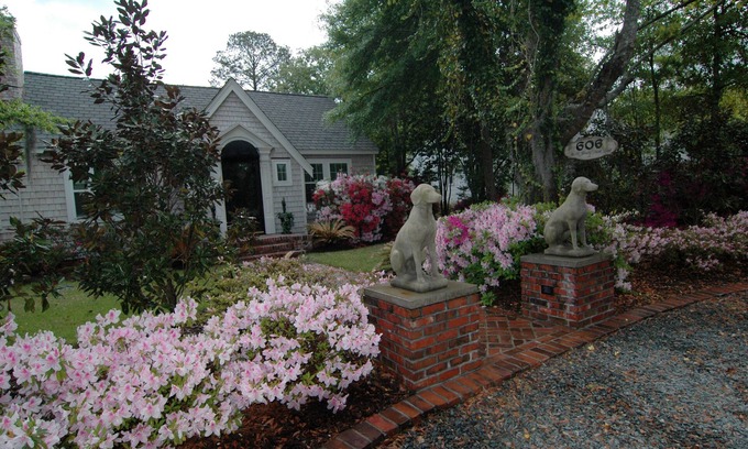 Princess Place House | FIVE STAR! 2 Master SUITES! Stunning! Near BEACH/Downtown/Dining/Shops/Museums!
