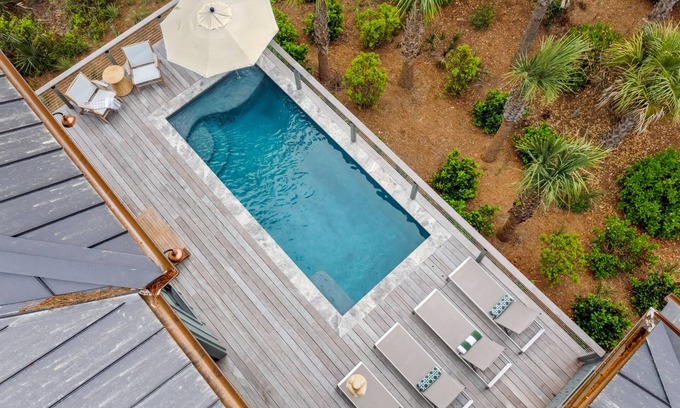 Vanderhorst Plantation House | Five Star Retreat, Private pool, Marsh Views & Close to beaches and golf