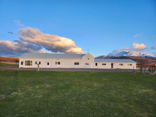 Varmahlid House | Fjós Guesthouse