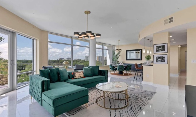 Downtown Orlando Condo | FL King Velvet Suite- 3bdrm/2Bath-2000 sq ft