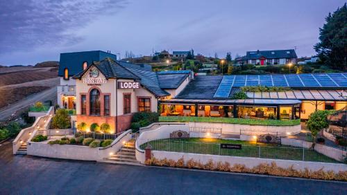 Newry Hotel | Flagstaff Lodge