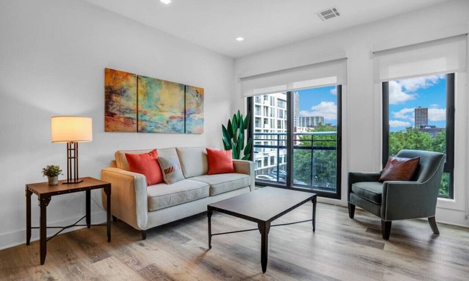 Newark Apartment | Flamboyant 1BR Near EWR w/Gym