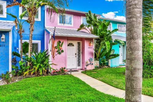 New Smyrna Beach House | Flamingo Cottage