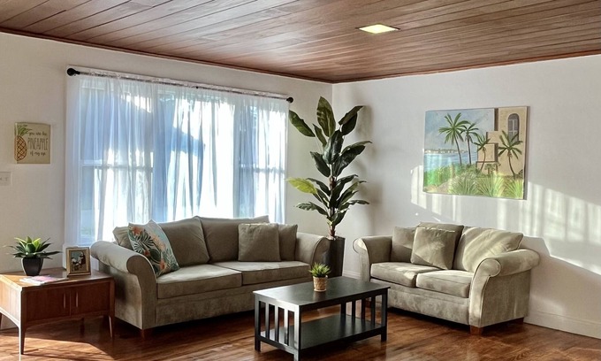 Fort Pierce House | Flamingo Inn, Just minutes from Downtown, Markets, Restaurants & Beaches