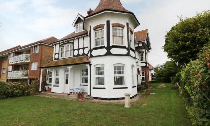 Frinton-on-Sea Apartment | Flat 1, Cambridge Court